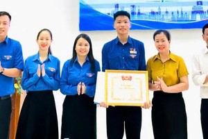 Quang Tri student honored for brave beach rescue