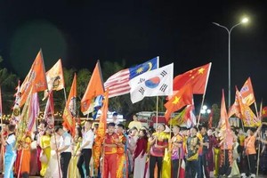 Quy Nhon-Gia Lai festival opens with lion and dragon performances