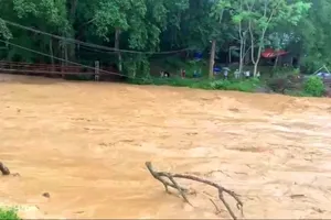 Heavy rain causes localized flooding in Nghe An border areas