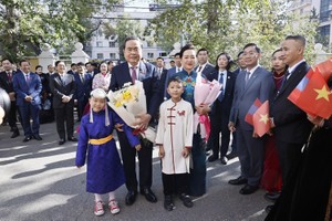 NA President meets Vietnamese community members in Mongolia