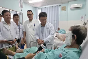Ho Chi Minh City leaders visit victims of Cho Lon Ward fire