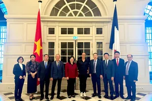 HCMC strengthens cooperation with France, Hungary on logistics, urban transport