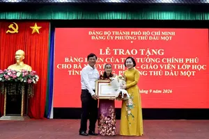 78-year-old teacher honored by PM for teaching disadvantaged children