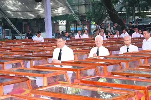 Party, State leaders pay tribute to heroic martyrs at Le Thi Rieng Park