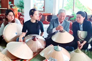 Unique 300-year-old Phu Gia horse hat weaving craft near Tay Son Citadel