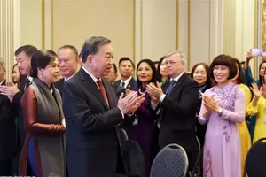 General Secretary and President meets with Vietnamese community in Europe