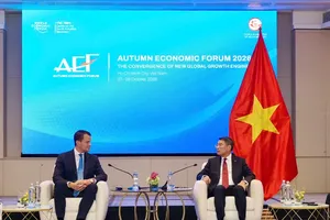 PM urges WEF to strengthen investment links with Vietnam