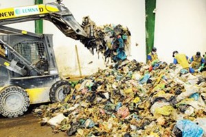 HCMC treats over 255,000 tons of domestic waste and 8,507 tons of trash every day (Photo:SGGP)