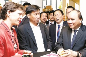 Vietnamese Prime Minister Nguyen Xuan Phuc visits Wageningen University in the Kingdom of the Netherlands 