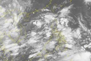 Two tropical low depressions appear in offshore Pacific Ocean