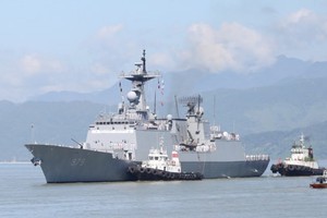 RoK's naval ships arrive in Da Nang city 
