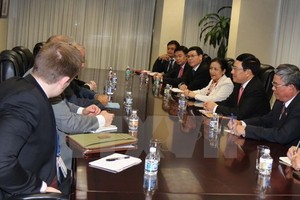 Vietnam’s Deputy Prime Minister and Foreign Minister Pham Binh Minh at a meeting with US Under Secretary for Political Affairs at the US Department of State Thomas Shannon (Photo: VNA)