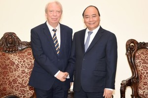 Vietnamese Prime Minister Nguyen Xuan Phuc and Bulgarian ambassador in Vietnam Mr. Evgueni Stefanov Stoytchev (photo:VGP)