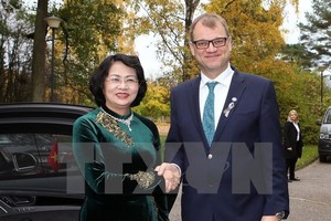 Vice President Dang Thi Ngoc Thinh (L) and Prime Minister of Finland Juha Sipila (Source: VNA)