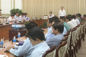 An urgent meeting with people’s committees of 24 districts this morning