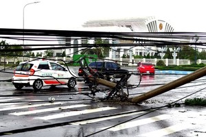 Electrical poles and lines downed by typhoon Damrey in Tuy Hoa City of the south-central province Phu Yen on November 4. — VNA/VNS