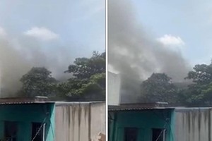 A fire suddenly occurs in Nhan Van Private High school, Tan Phu district, Ho Chi Minh City