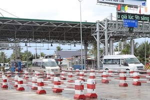 Prime Minister Nguyen Xuan Phuc ordered the temporary postponement of fee collection at the Cai Lay Build-Operation-Transfer (BOT) toll station in the Mekong Delta province of Tien Giang for one to two months at a meeting held yesterday in Ha Noi.— VNA/VN