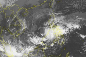 Position of the tropical depression nears East Sea is posed from satellite (Photo:NHMFC)
