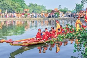 At  the Keo pagoda festival (Source: baothaibinh.vn)