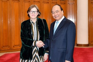 Vietnamese Prime Minister Nguyen Xuan Phuc receive Vice President of the European Parliament Heidi Hautala