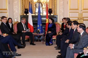 National Assembly Chairwoman Nguyen Thi Kim Ngan (R) and President of the Senate of France Gerand Larcher (Source: VNA) 