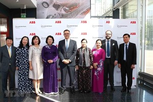 Vietnamese Vice President Dang Thi Ngoc Thinh (fourth from left) (Source: VNA)