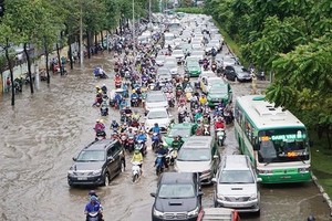 The flooding often occurs in Nguyen Huu Canh street