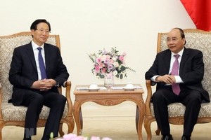 Prime Minister Nguyen Xuan Phuc (R) and Minister of Agriculture and Rural Affairs of China Han Changfu (Photo:VNA)