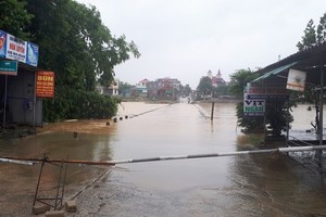 Heavy rainfall submerges some roads of the Huong Son mountainous district in Ha Tinh province