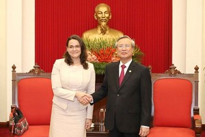Politburo member and Permanent Member of the Communist Party of Vietnam Central Committee’s Secretariat Tran Quoc Vuong (R) and Vice President of Fidesz – Hungarian Civic Alliance Katalin Novak (Photo: VNA)