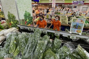 Goods and foods at supermarkets are assured to meet demand of people (photo: Cao Thang)