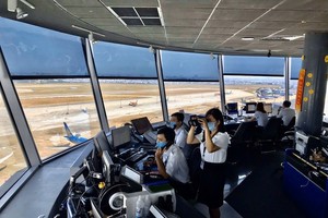 Ground-based air traffic controllers conduct the centralized isolation at the office to ensure operation safety of flights