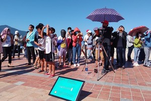 Eclipse phenomenon attracts hundreds of observers in Da Nang