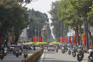 Le Hong Phong Street in HCMC decorated with flags and banners in the run up to the National Day September 2 (Photo: VNA)