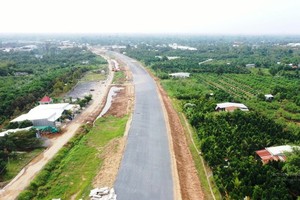 Buses under 16 seats allowed to run on Trung Luong-My Thuan Expressway 
