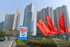 Hanoi streets covered with flags and posters to welcome the 13th National Party Congress 