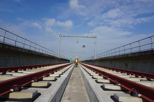 Recent fallen-off rubber cushion of metro line No.1 replaced 