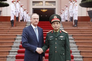Chief of the General Staff of the Vietnam People's Army, Deputy Minister of National Defence Sen. Lieut. Gen. Phan Van Giang (R) and Secretary of the Security Council of the Russian Federation Gen. Nikolai Patrushev (Photo: VNA)