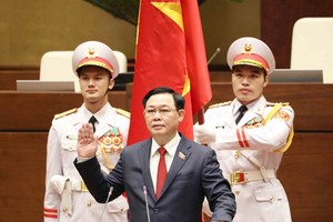 Vuong Dinh Hue elected as Chairman of NA, National Election Council