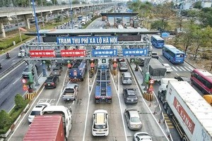 Traffic stable on first day of toll collection in Hanoi Highway