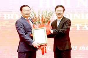 Politburo member Dinh Tien Dung assigned as Secretary of Hanoi Party Committee