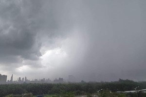 Downpour, thunderstorm forecast across country, heatwaves continue