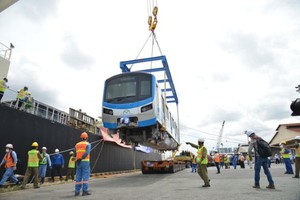 Six wagons of Ben Thanh-Suoi Tien metro line arrive in HCMC