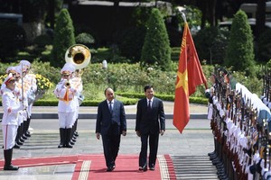 Party, State leader of Laos visits Vietnam