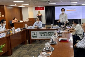 HCMC considers step-by-step reopening supermarkets, convenience stores