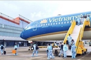 Van Don airport welcomes over 300 passengers from France with “vaccine passport”
