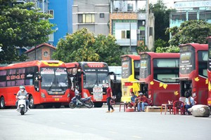HCMC records sparse passengers at coach, train stations