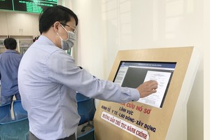 HCMC to apply e-payment in handling administrative procedures