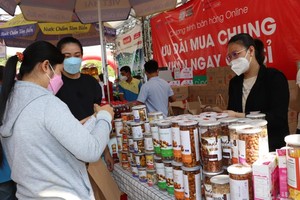 Thousands of employees given free vouchers for Tet shopping 